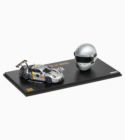 Porsche 911 RSR and Michael Fassbender helmet No 3 – Limited Edition 1:43