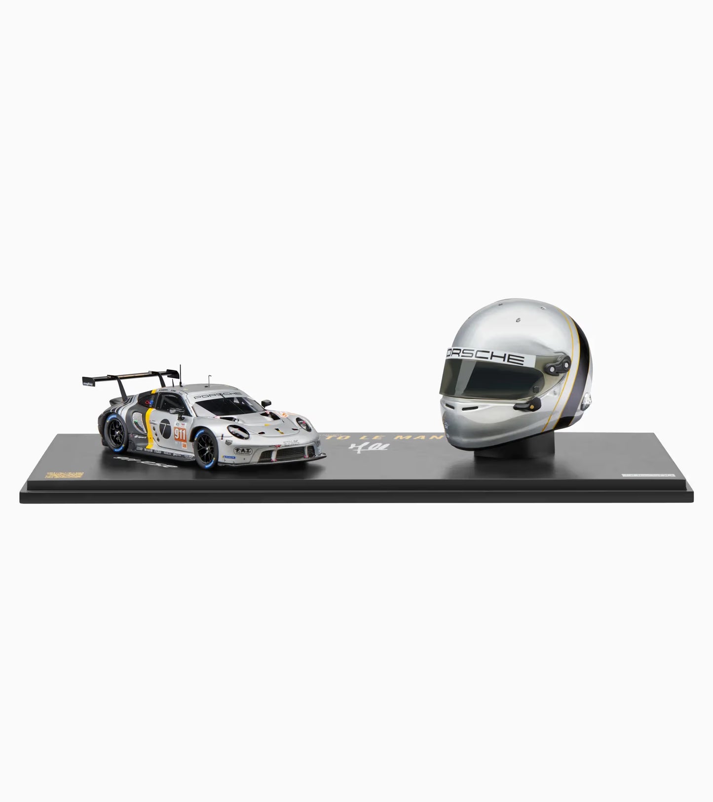 Porsche 911 RSR and Michael Fassbender helmet No 3 – Limited Edition 1:43